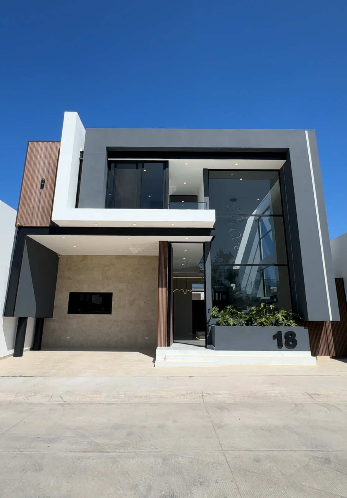 La construcción cambió… y @Constructora oshersa ya está viviendo en el futuro. 🚀✨ Esta casa no solo se construyó… se programó. 📲 ☎️ Información para proyectos: 449 155 5750 #housetour #smarthome #newhome #architecture #longervideo 