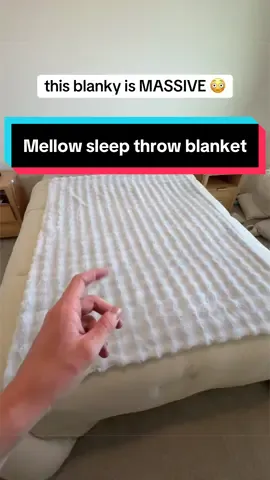 mellow has throw blankets now?!  #throwblanket #mellowsleep #blanket #tiktokshop #tiktokshopdeals 