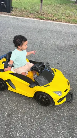 Aprovechen es demasiado hermoso #car #toddler #lamborghini 