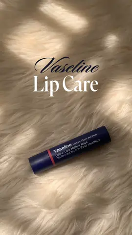 keep your lips moisturized up to 24 hrs with this Vaseline lip care 💄💋 #vaseline #lipcare #makeup #pink #fyp 