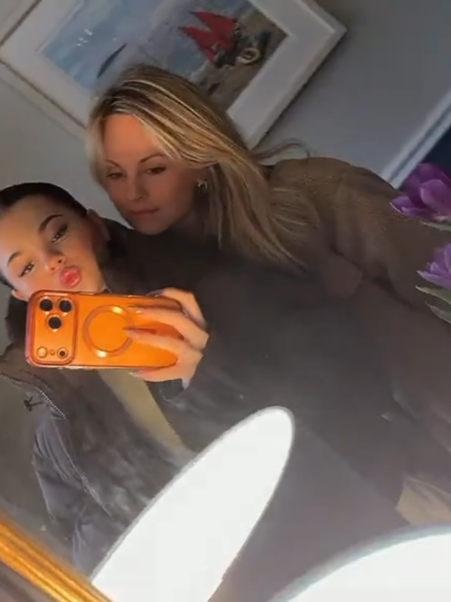 Scarlett Thomas's post with  Tina O'brien (her mum) from her spam account for mother's day ❤️ #mothersday #tinaobrien #sarahplatt #scarlettthomas #foryoupage 