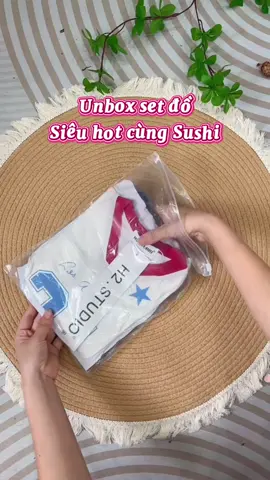 Oufit này đủ wow chưa ạaa Vào live săn deal liền nhé Mom uiii ❤️ #Sushibabi #yourbabyismybaby #thoitrangchobe #setbohechobe #hottrend2026 