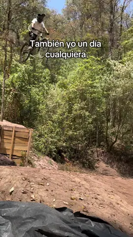 Es parte del este deporte #mtb #downhill #fails #enduro #crash 