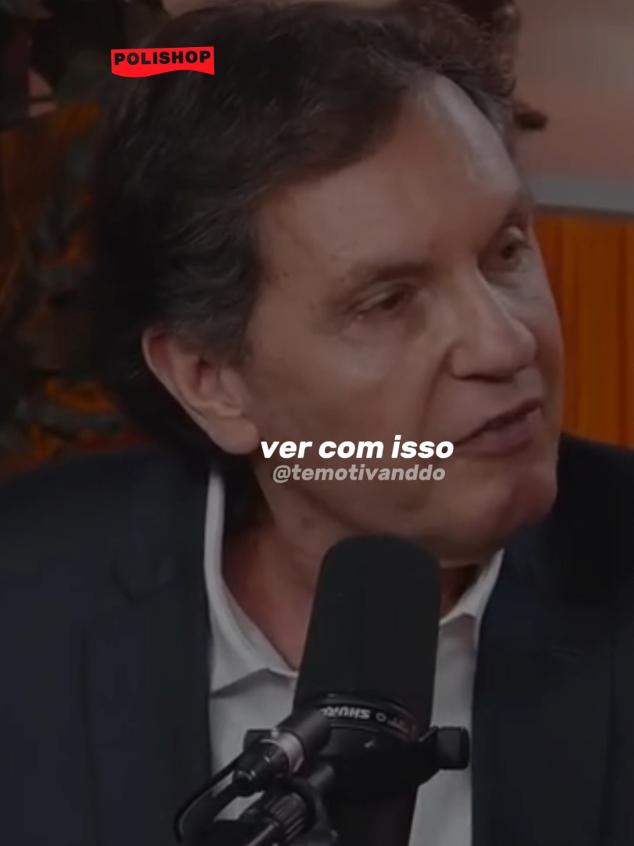 @João Appolinário | A derrota só existe quando você decide desistir. Enquanto você continua tentando, aprendendo com os erros e se levantando depois das quedas, você ainda está no caminho. Muitas pessoas confundem dificuldades com derrota, mas na verdade elas fazem parte do processo de crescimento. Cada obstáculo traz aprendizado e prepara você para os próximos passos. Quem vence na vida não é quem nunca caiu, mas quem sempre encontra forças para levantar e continuar. Enquanto houver tentativa, ainda existe possibilidade de vitória. ✨ #motivação #reflexao #joaoappolinario #appolinarioclipfy #clipfyleague 