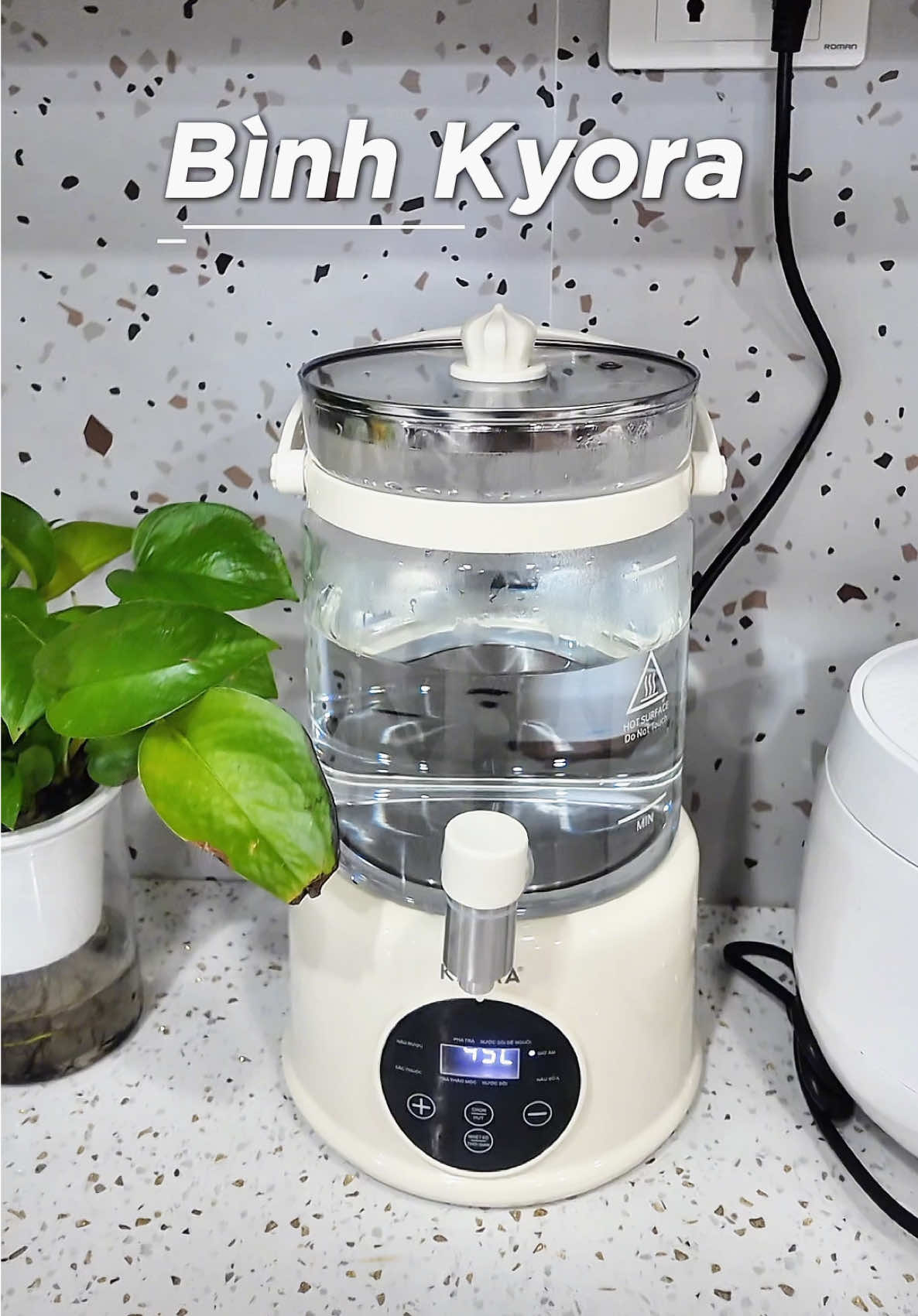 1 chiếc bình đun nước giữ ấm đầy đủ 8 chức năng tiện dụng mà làm decor góc bàn trà hay góc bếp siêu sang luôn nè 😊 #menamphong #binhdunnuocphasua #binhdunnuocgiunhiet  #maydunnuocphasua #kyora 