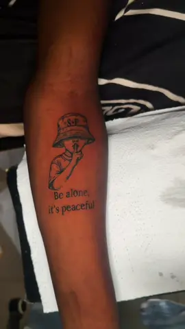Be alone it’s peaceful.. #meaningfultattoo #mentattoos #handtattoos #daves_artistry #tattooinekpoma 