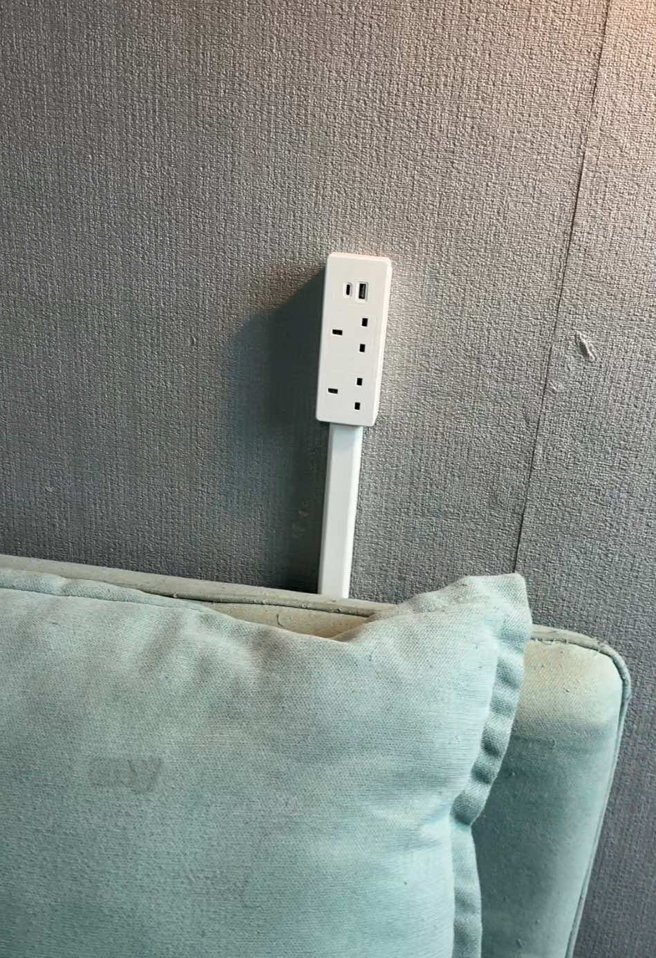 Never enough outlets at home? This is a real lifesaver!#socket #powerstrip #outlet #charge #foryoupage❤️❤️ 
