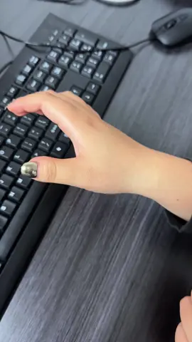 Attention everyone with weak, injury-prone wrists! #wristpain #tendinitis #officeworker #fitnesstrend #must 