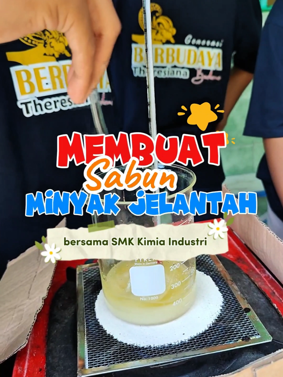 Dari minyak bekas… jadi sabun bersih! 🧼✨ Kolaborasi seru bersama SMK Kimia Industri Semarang dan adik-adik kelas 5 SD Kanisius Bedono. Belajar bahwa limbah pun bisa punya nilai jika kita kreatif. 🌱 Terima kasih untuk Tim Pelayanan Paroki St. Thomas Rasul Bedono atas dukungannya. #smptheresianajambu #fypシ゚ #masukberanda #capcut #sekolah 