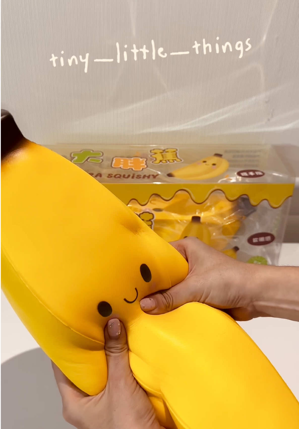 Nay sốp lên sóng thiết bị giảm stress siêu to khổng lồ, siêu chậm tăng, thơm mùi chuối cho các vịu ơ  🍌 Sốp chuyên squishy chính hãng —————————— Mua hàng tại👇🏻 🍊tiny_little_things #giantsquishy #squishy #squishyasmr #squishytoy #squishyhaul 