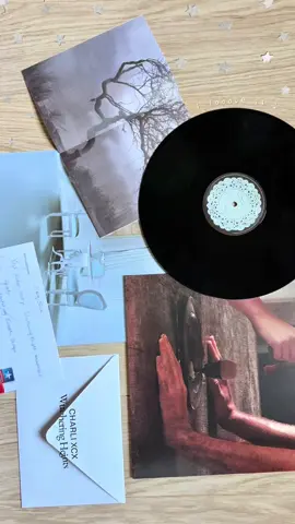 i won this amazing soundtrack in a giveaway by @kinepolisbelgium 💚 #wutheringheights #charlixcx #vinyl #vinylunboxing #belgium 