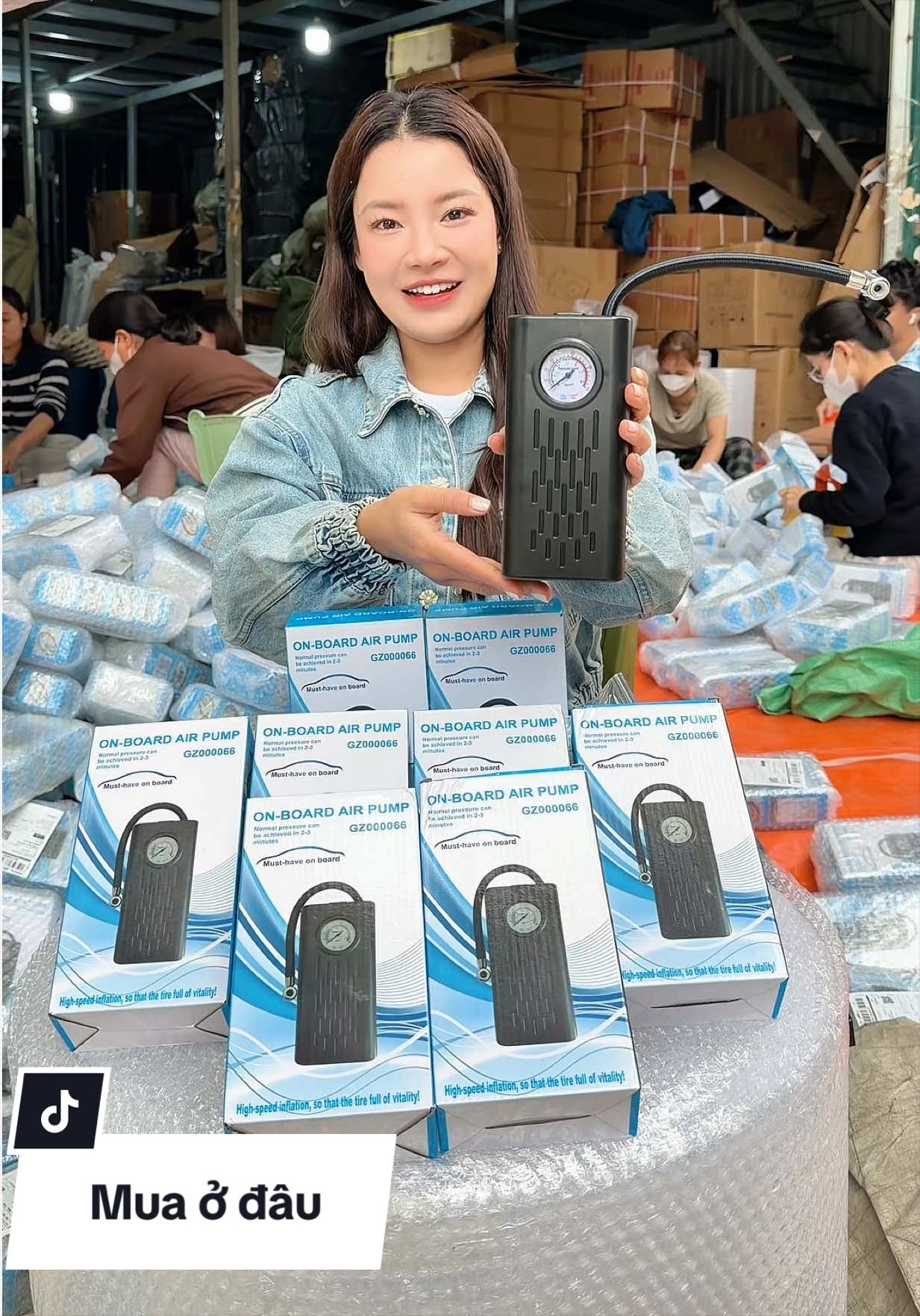 Một chiếc máy bơm mini trong xe = yên tâm cả hành trình #bomcamtay #bommini #bomtungat #bomoto #minhcatquan 