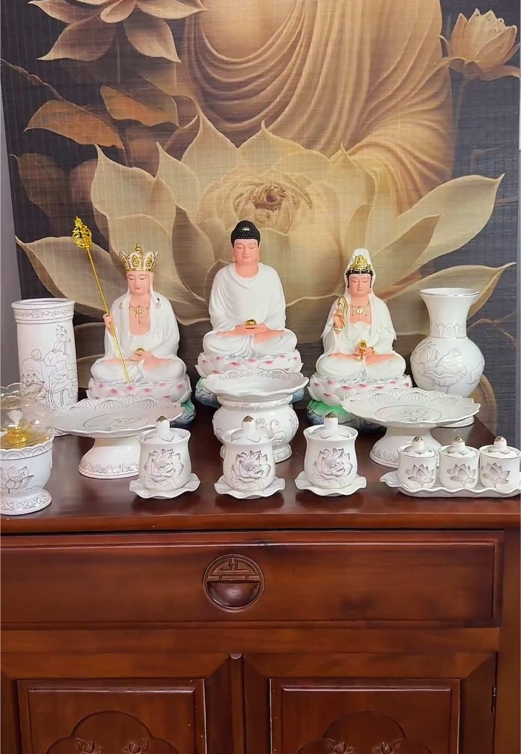 Sét Thờ Phật Gia Tiên Gốm Sứ Hoa Sen Nổi cho không gian thờ cúng thanh tịnh trang nhã #dothocung #phatgiaocattuong 
