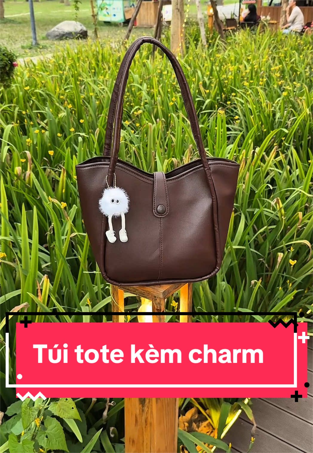 Túi tote kèm charm gấu xinh có khoá kéo 😍 #tuitote #quatang #tuikemcharm #tuideovai #tuikepnach 