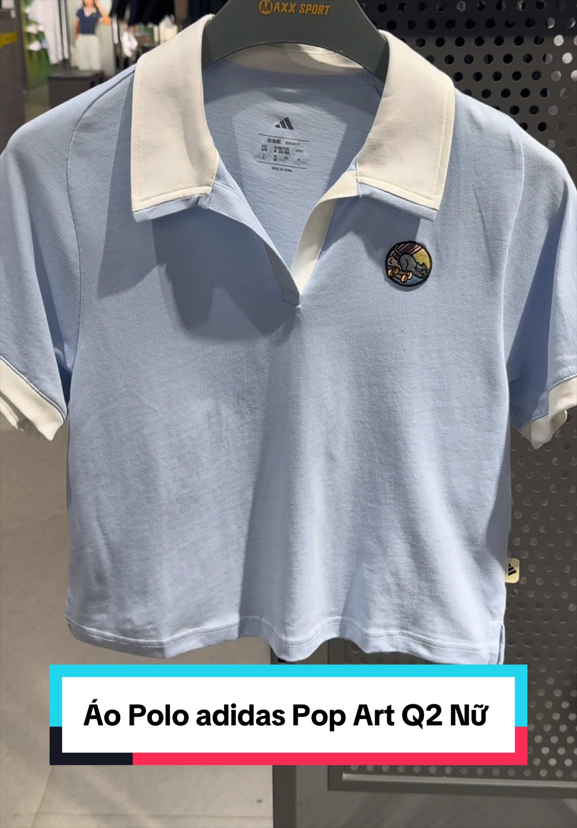 Áo Polo adidas Pop Art Q2 Nữ Kiểu dáng tiêu chuẩn Cổ áo 100% cotton Chất vải single jersey Màu sản phẩm: Crystal Sky Mã sản phẩm: KB7204 #adidasvn #adidas #reviewadidas #maxxsport 