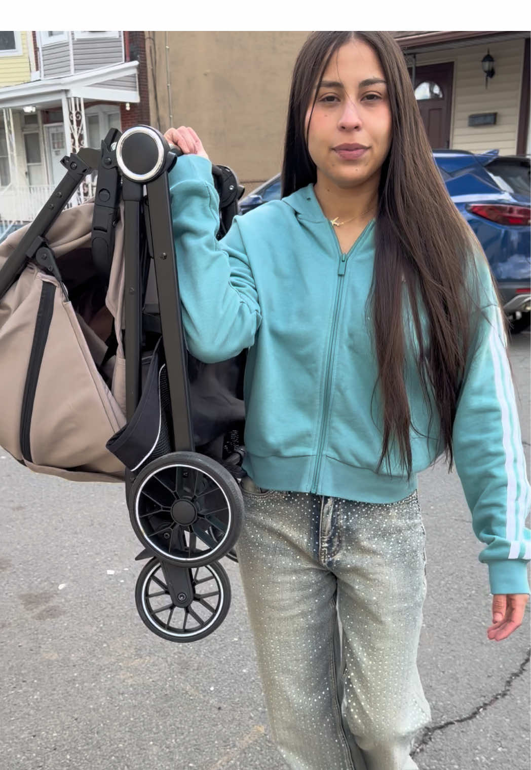 En la maternidad no necesitamos productos costosos, sino productos que nos faciliten la maternidad a la hora de viajar sola con nuestros niños este coche para bebé es fácil de guardar y ligero a la hora de viajar. Ahora mismo tiene un precio especial, así que chequéalo en el carrito naranja.  ##maternidad##fyp##mamaprimeriza##bebes##tiktokshopcreatorpicks