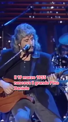 Il 19 marzo 1955 nasceva il grande Pino Daniele ❤️ Lo ricordiamo con “Tu dimmi quando, quando” (1992) Grazie raiteche 🙏 #tiktokmusica #pinodaniele