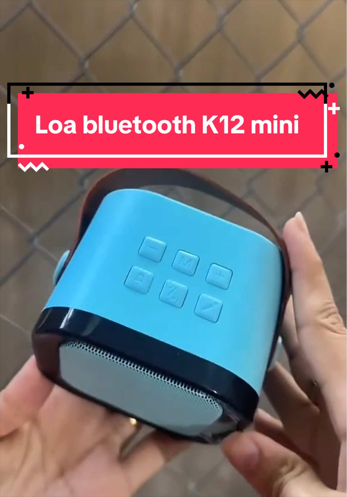 🔊✨ Loa Bluetooth Mini K12 – nhỏ xinh mà âm thanh cực chất! K12 có thiết kế vuông gọn, màu sắc dễ thương, để bàn hay mang theo đều rất xinh. Âm thanh rõ – êm – không rè khi mở lớn, nghe nhạc chill hay xem phim đều ổn. 📱 Kết nối Bluetooth nhanh, dùng được với điện thoại, iPad, laptop. 🔋 Pin bền, mở nhạc nhiều giờ mà không lo hết pin. 🎒 Nhẹ – tiện – dễ mang theo, phù hợp đi học, đi làm, picnic, du lịch. Ai thích phụ kiện mini mà vẫn muốn âm thanh hay thì K12 là lựa chọn cực đáng thử! #loabluetooth #loabluetoothmini #loabluetoothk12 