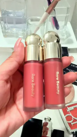 Hermoso y natural; tiene todo lo que necesitamos, no se siente pesado y, con solo una pequeña cantidad, ¡podemos crear looks de maquillaje hermosos y elegantes! @Rare Beauty #rarebeauty #rarebeautymakeup #makeup #GlowUp #maquillaje 