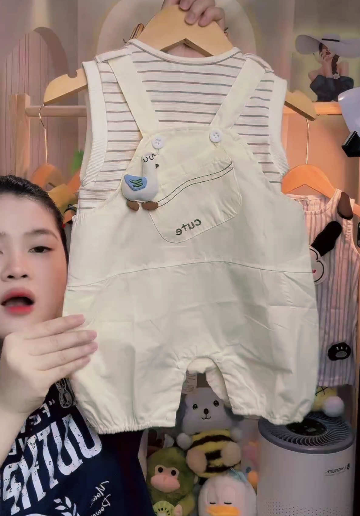 Set yếm kèm áo thun style Hàn cho bé siêu cưng#livehighlights #tiktoklive #mevabe #reviewchobe #xuhuong 