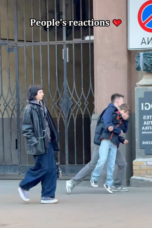 Social experiment:Brave to help ❤️🙏#kindness #humanity #socialexperiment #respect #helping 