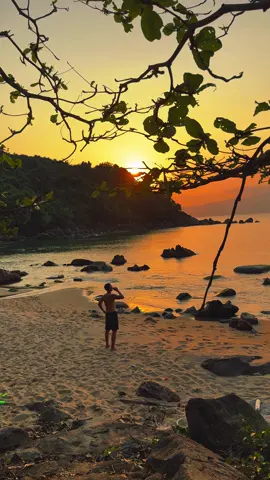 Chill biển 🏝️ 1 nơi vừa có biển - có suối - có cây và có cả hoàng hôn 🌄 #chill #relax #vitaminsea #sontra #danang 🏝️🏕️🌄