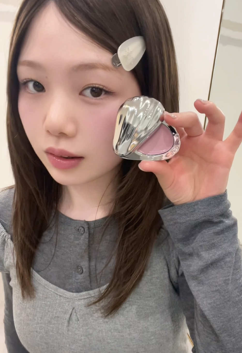 spring makeup 🍋‍🟩 最近のお気に入りコスメ NAMINGの新作BLURRY CHEEK BALM 🐚🐚 ライラックカラーが春っぽくてかわいい , ,  ベタつかないバームタイプでじゅわっと血色がでるのがお気に入りです ♩ 今年の春はたくさん使ってメイクしたい 🍋‍🟩 #naming #韓国コスメ #韓国メイク#블러셔 #ハイレイヤー 