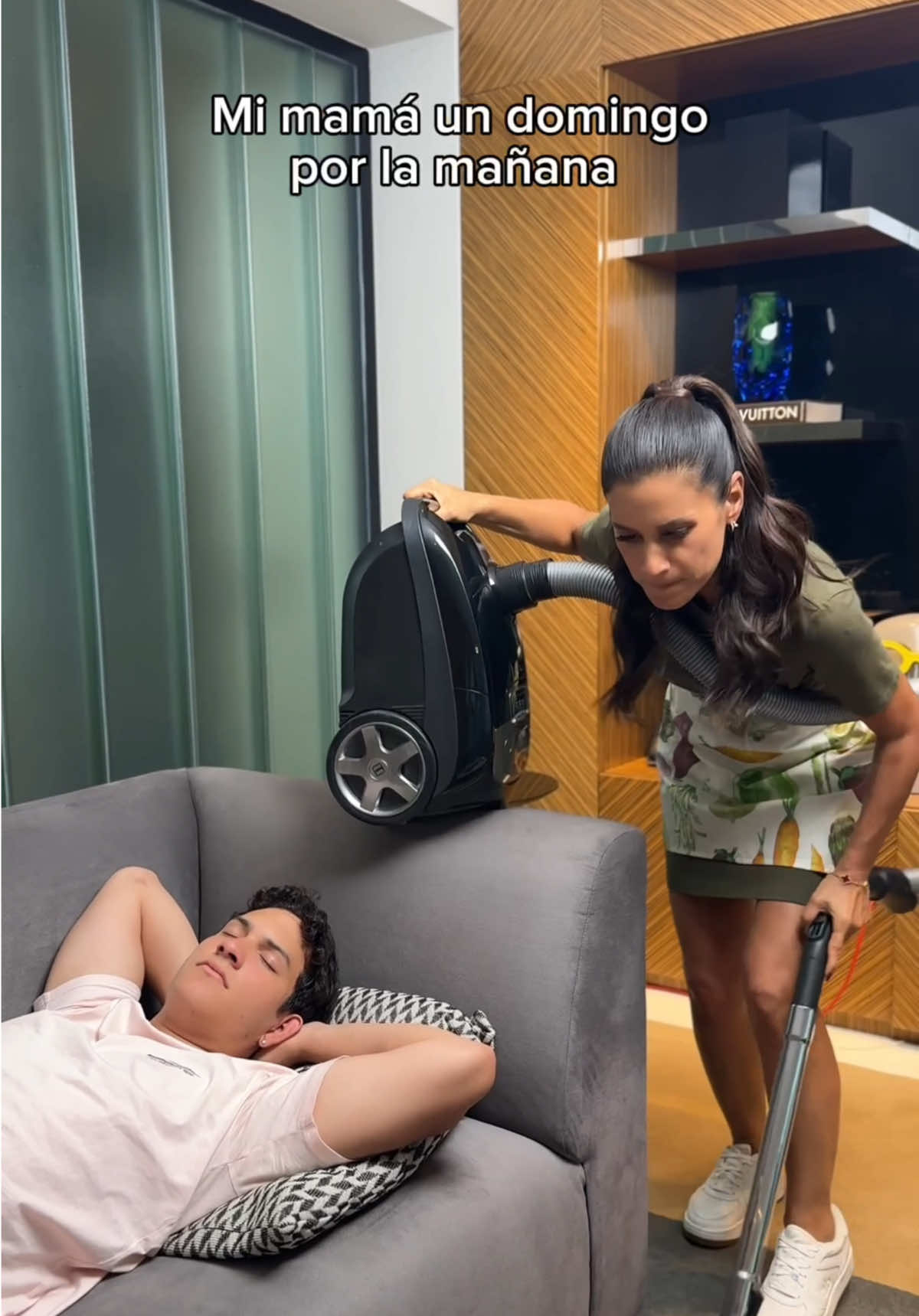 Es domingo y las mamás lo sabemos 🫢🤣  Los que no lo saben son mis hijos.. que ni con el ruido de la licuadora en la oreja se despiertan 🤣🤣🤣 ¿Sus hijos son iguales?
