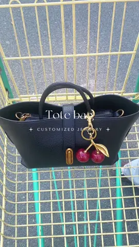 OMGGG this basket bag is EVERYTHING! 😍🧺#OOTD#BasketBag#TikTokMadeMeBuyIt#SustainableFashion#CrossbodyBag