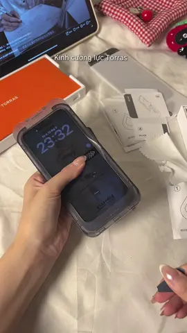 Dán kính bảo vệ iPhone 17 màu tím 💜 #viral #fyp #kinhcuongluc #kinhcuongluciphone #kinhcuonglucchongnhintrom 