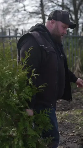 🌿 Beete, die Eindruck machen. Gärten, die bleiben. 💪 Ob neue Beetgestaltung, saubere Einfassungen oder komplette Gartenumgestaltung – wir bringen Struktur, Farbe und Leben in dein Grundstück. Von der Planung bis zur Umsetzung bekommst du bei uns Gartenbau mit Handwerk, Maschinenpower und dem Blick fürs Detail. Jetzt ist die perfekte Zeit, draußen richtig was zu verändern. 📞 Meld dich – wir machen deinen Garten bereit für die Saison. Determann – alles im grünen Bereich. 🌱 #Gartenbau #Beetgestaltung #Galabau #Gartenträume #Determann 