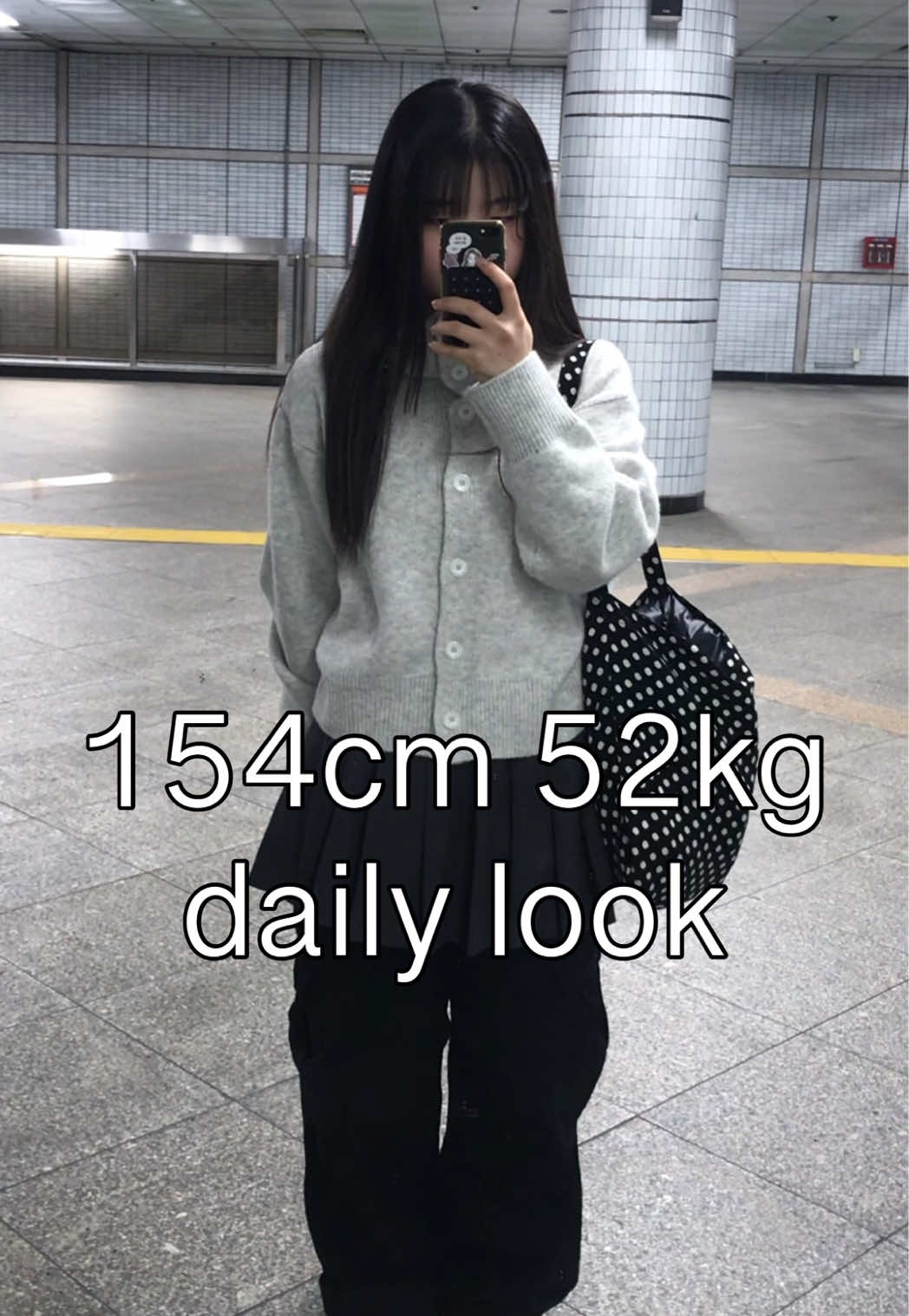 오늘을 마지막으로 다시는 앞머리 내리지않을 결심… #버터떡 #칠리스 #칠리스치즈스틱 #OOTD #코이세이오 