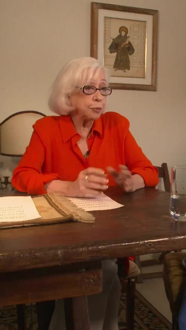 As belas palavras de Fernanda Montenegro sobre a velhice precisam ser espalhadas. Semeando Fernanda 🌱 A velhice é a solidão. É saber viver na solidão. 🎬 Entrevista foi para a @simonezuccolotto
