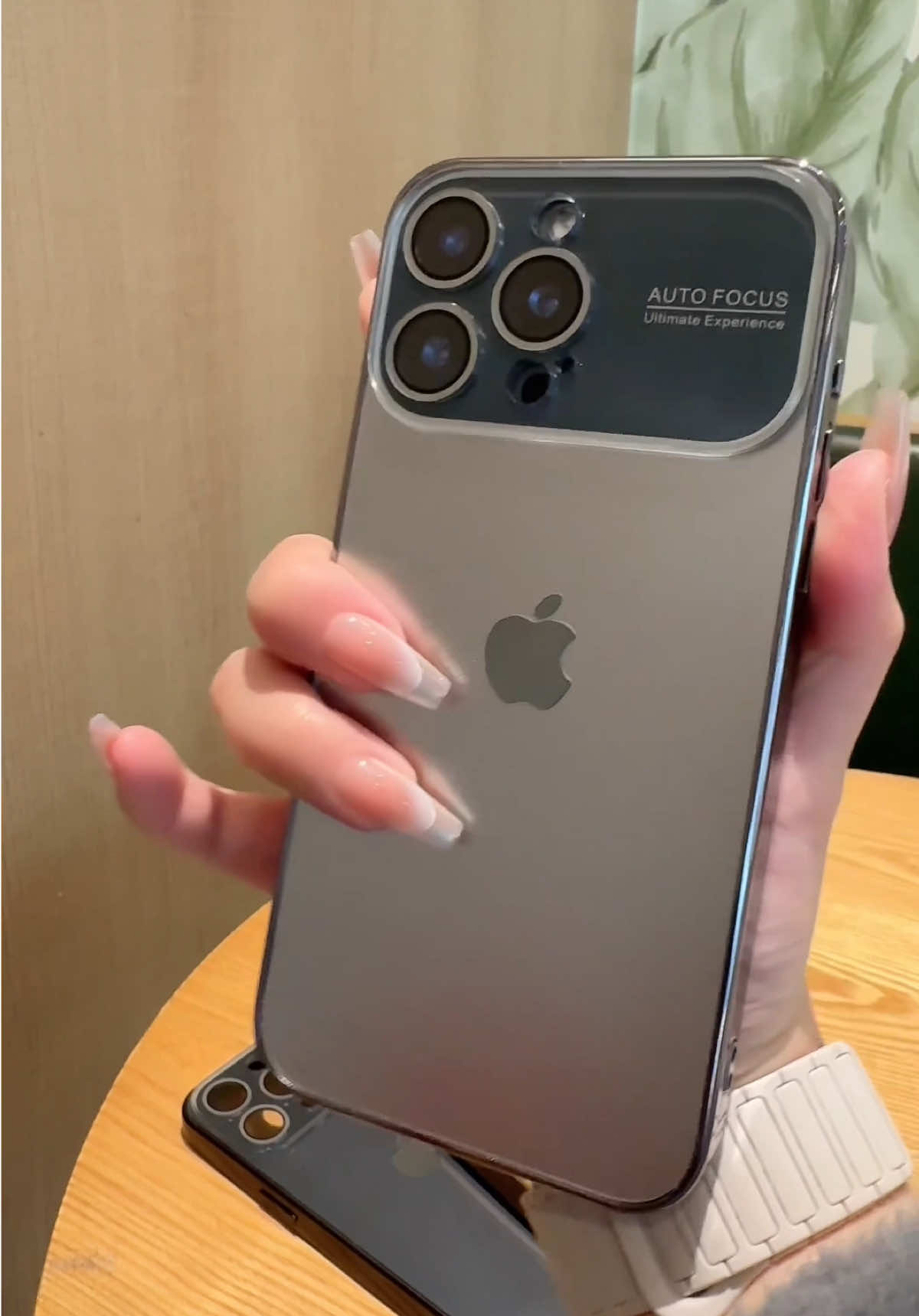 ¡No puedo creer que una funda tan bonita tenga un precio tan bueno! Y ahora, si haces el pedido por video, ¡te llevas un protector de pantalla gratis!#ventaquincenal #fyp #funda #iphone #iphone17 