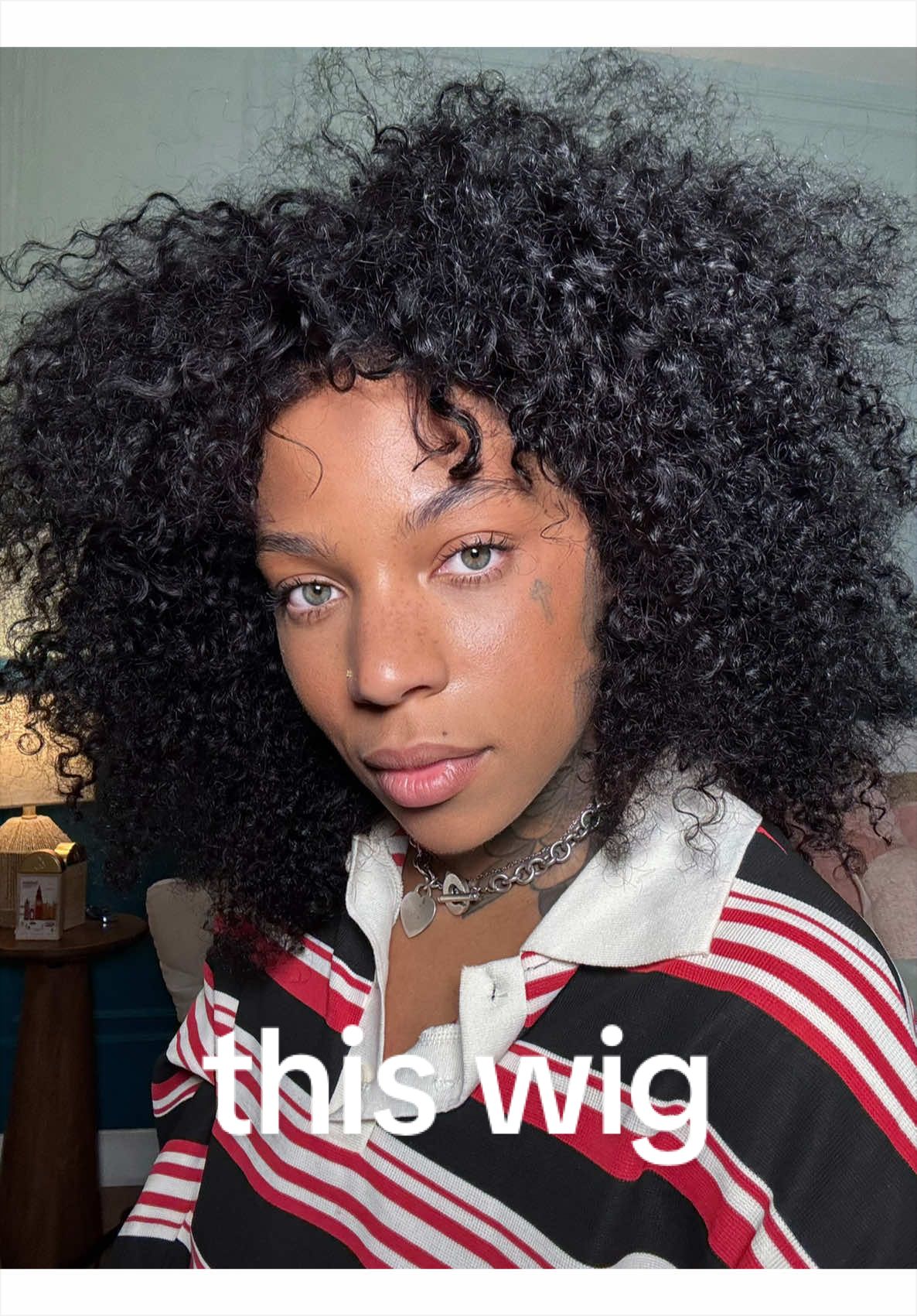 i cut layers into my 4c edges kinky curly wig and it’s sooo cute! @Ashimary Hair Beauty #kinkycurlywig #tiktokshopsparkcreator #ashimaryhair #wigtok #4cedges 