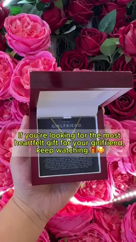 From the heart to her hands: a gift idea she'll remember forever💕😭 #GiftForHer #GirlfriendGift #LoveGift #RomanticSurprise #memorablemoment 