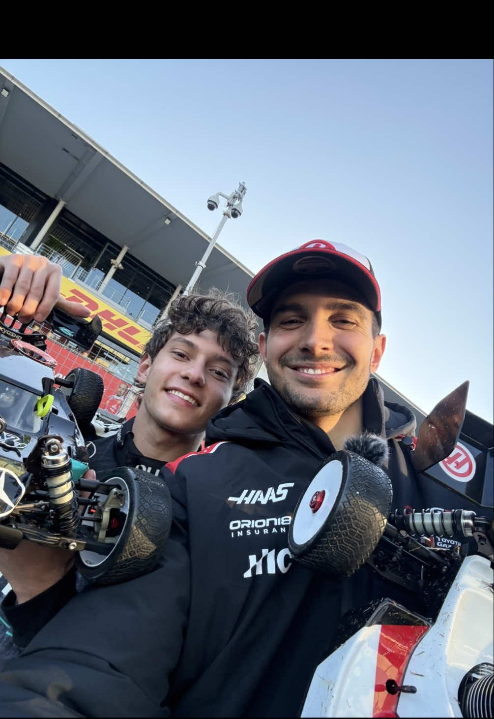Suzuka traditions! 🇯🇵 Just a couple of RC car nerds having fun 🎮 thx for stopping by @Andrea Kimi Antonelli ! 🙏🏼