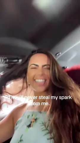 Maybe it's just no makeup 😎👀💁🏽‍♀️ #youllnever #steal #myspark #bitches #itsmethequeen 