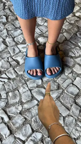 As novas cores da #MelissaFreePrintSlide estão maravilhosas ✨❤️ #Melissa #RossiGo #Melisseira 