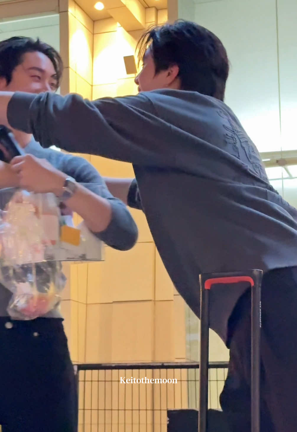 Get a grip khun William 😭 @Zloty @est_rvp  #williamest #williamjkp #est_rvp  #GMMTVFANIVAL2026xWilliamEst