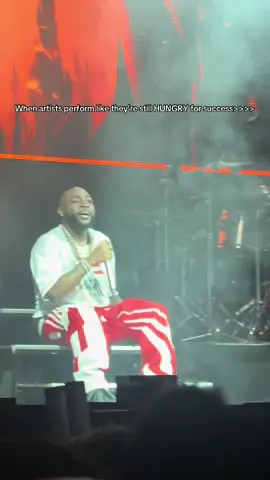 Davido has to teach these new coming artists how it’s done. Man performed like rent was DUE #tiktokafrica #concertvibes #Davido #30BG #afrobeatsmusic@davido 