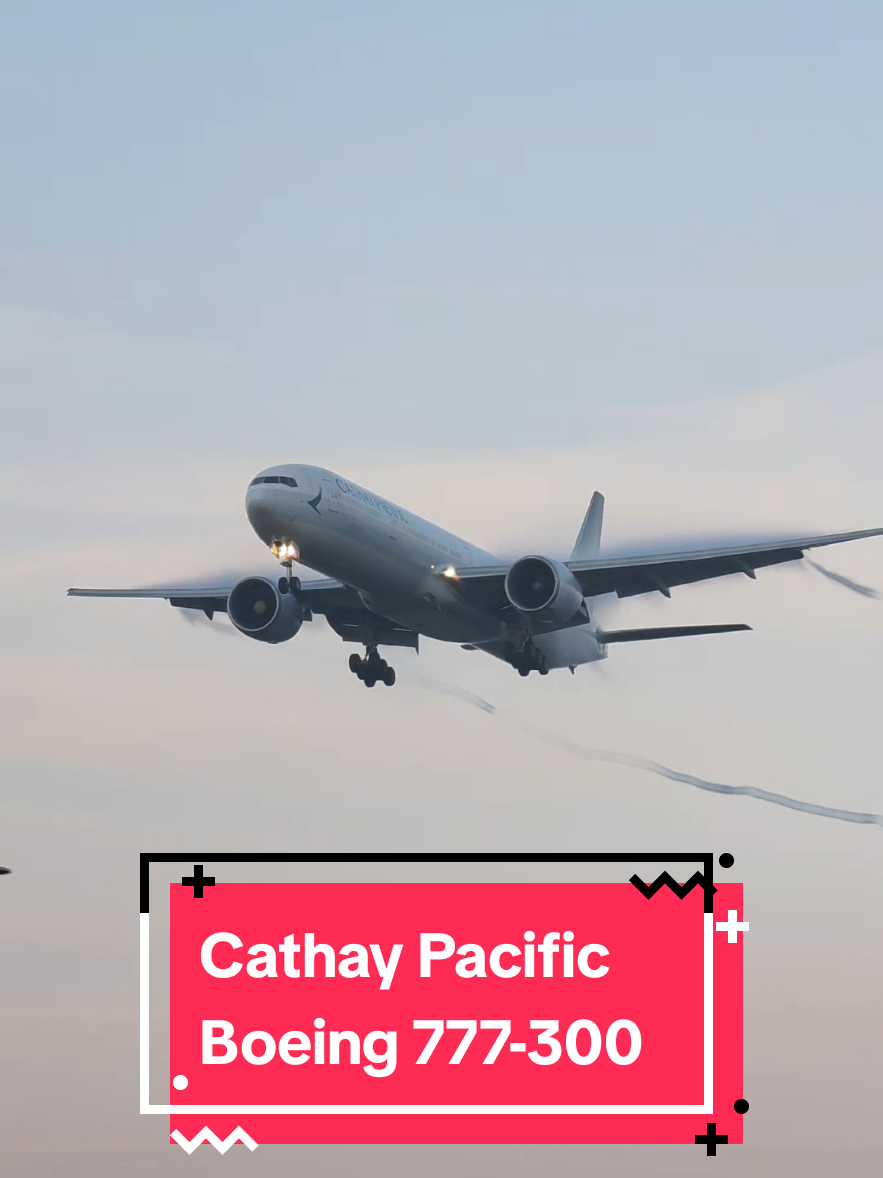 Cathay Pacific Boeing 777-300 landing at Heathrow Airport 😍✈️ #boeing777 #cathaypacific #airplane #landing #lhr 
