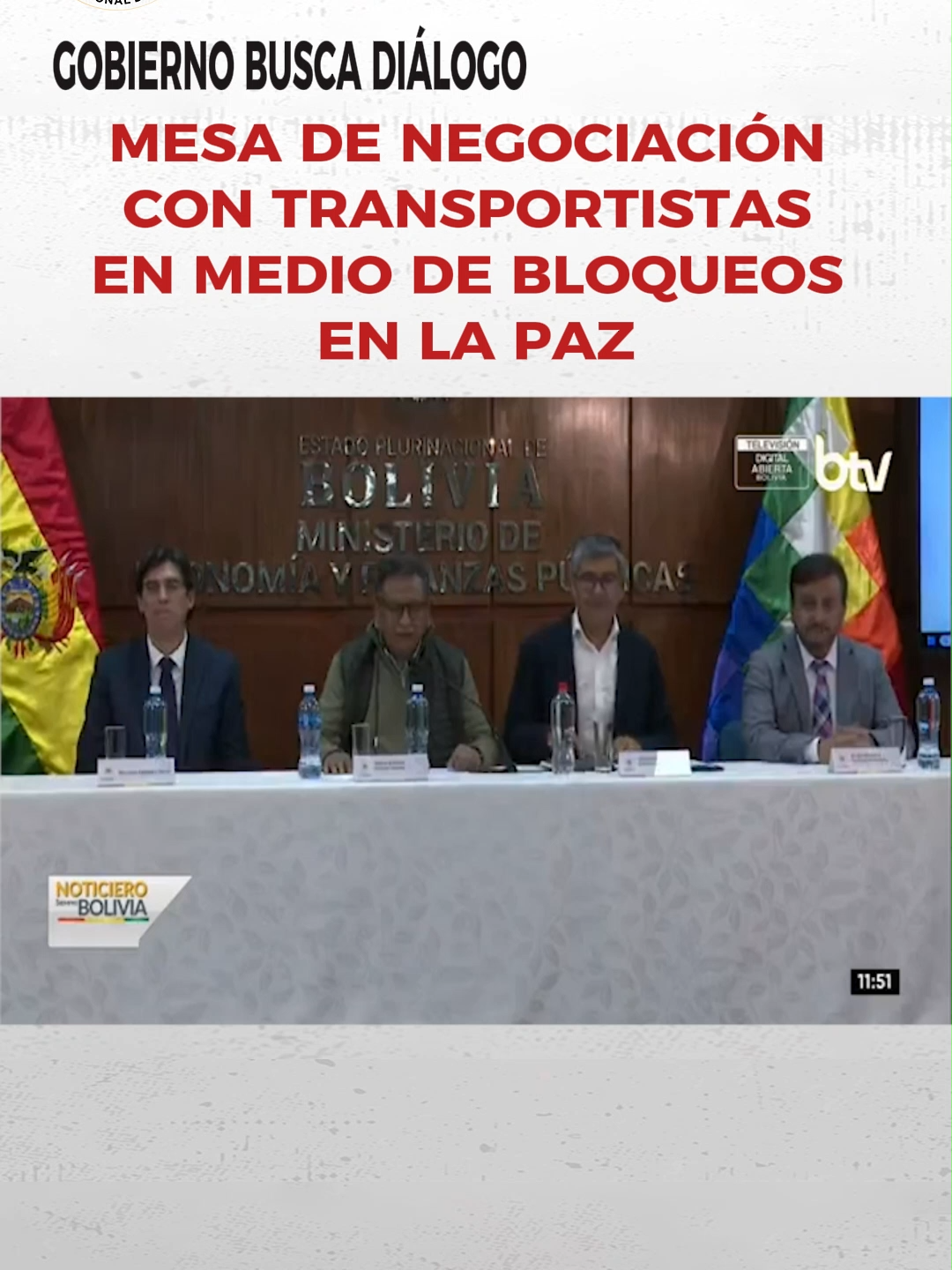 GOBIERNO BUSCA DIÁLOGO MESA DE NEGOCIACIÓN CON TRANSPORTISTAS EN MEDIO DE BLOQUEOS EN LA PAZ El Gobierno instaló este jueves una mesa de diálogo con el sector del transporte paceño, en medio de bloqueos. La reunión cuenta con una comisión de alto nivel integrada por cuatro ministros de Estado: José Gabriel Espinoza (Economía y Finanzas Públicas), Marco Antonio Oviedo (Gobierno), Mauricio Medinaceli (Hidrocarburos y Energía) y Mauricio Zamora Liebers (Obras Públicas, Servicios y Vivienda). La medida busca frenar la escalada de conflictos y encontrar soluciones al paro que afecta a la ciudad. #Bloqueos #LaPaz #Transporte #Gobierno #MesaDeDiálogo #CrisisSocial #Bolivia #NoticiasBolivia #ParoTransportistas #TensiónSocial #RadioIllimani 🎙️ Radio Illimani 🇧🇴