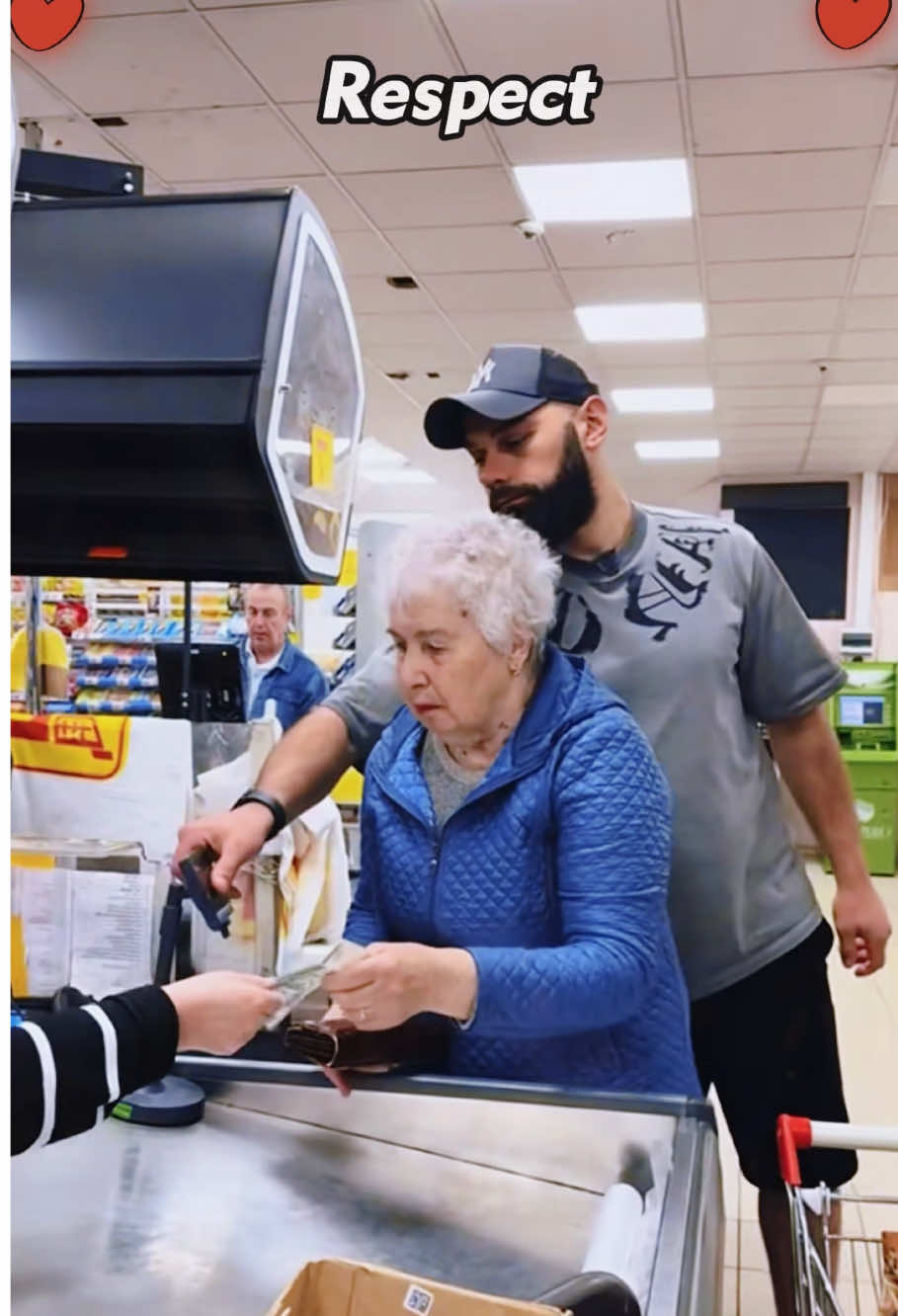 Helping pay-Offering help is the first step to making the world a better place.❤️‍🩹❤️‍🩹#kindness #humanity #respect #fyp #helping 