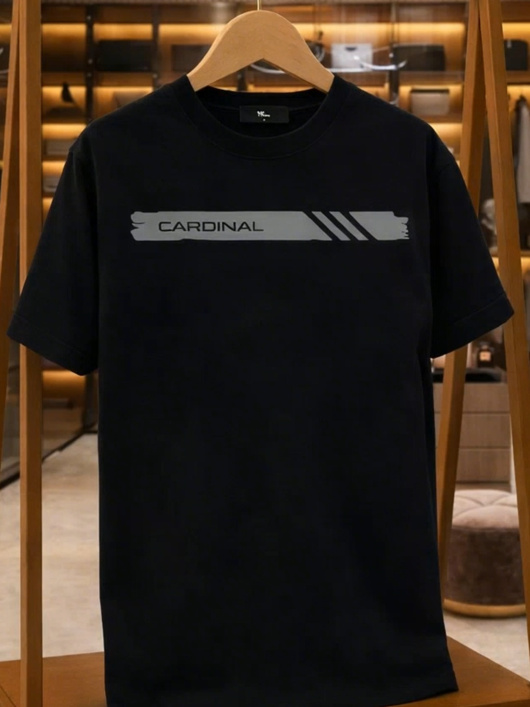 “Kaos simpel tapi auranya beda… yang ngerti style pasti langsung notice. Cek sekarang sebelum kehabisan!” #kaospria #outfitminimalis #styleharian