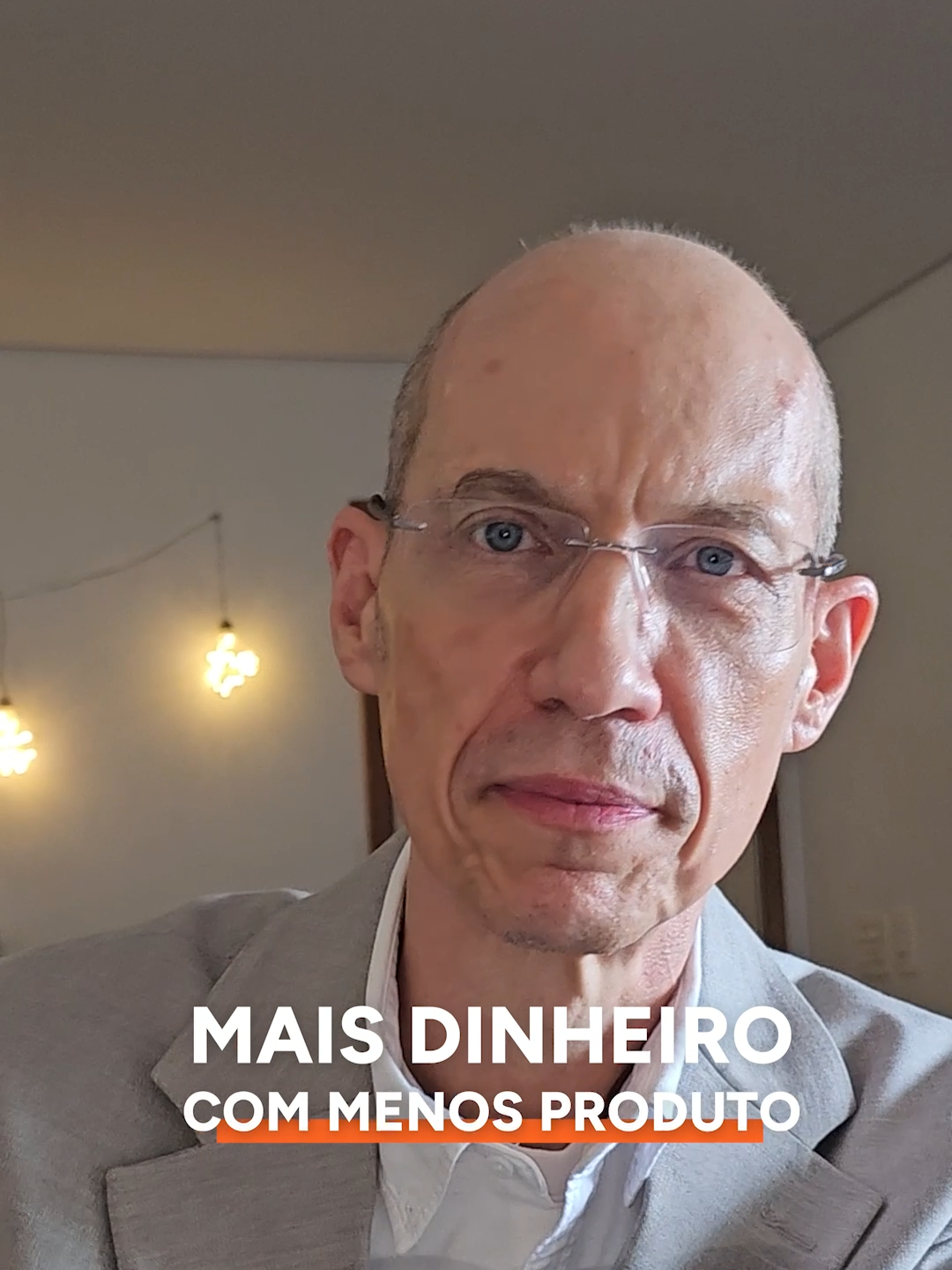 De frente, parece grande. De lado… você entende o truque. As embalagens são feitas pra chamar atenção e não pra mostrar a verdade.