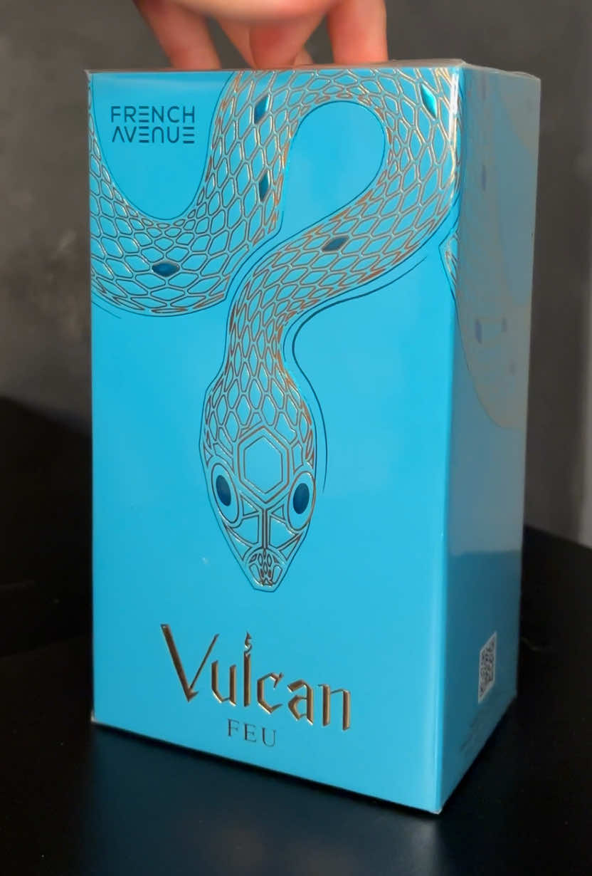 Isso aqui NÃO é um perfume comum… É manga doce + toque quente + projeção que invade o ambiente 🥭🔥 O Vulcan Feu virou febre por um motivo. Você usaria? 👇 #perfume  #perfumeviral  #perfumearabe 