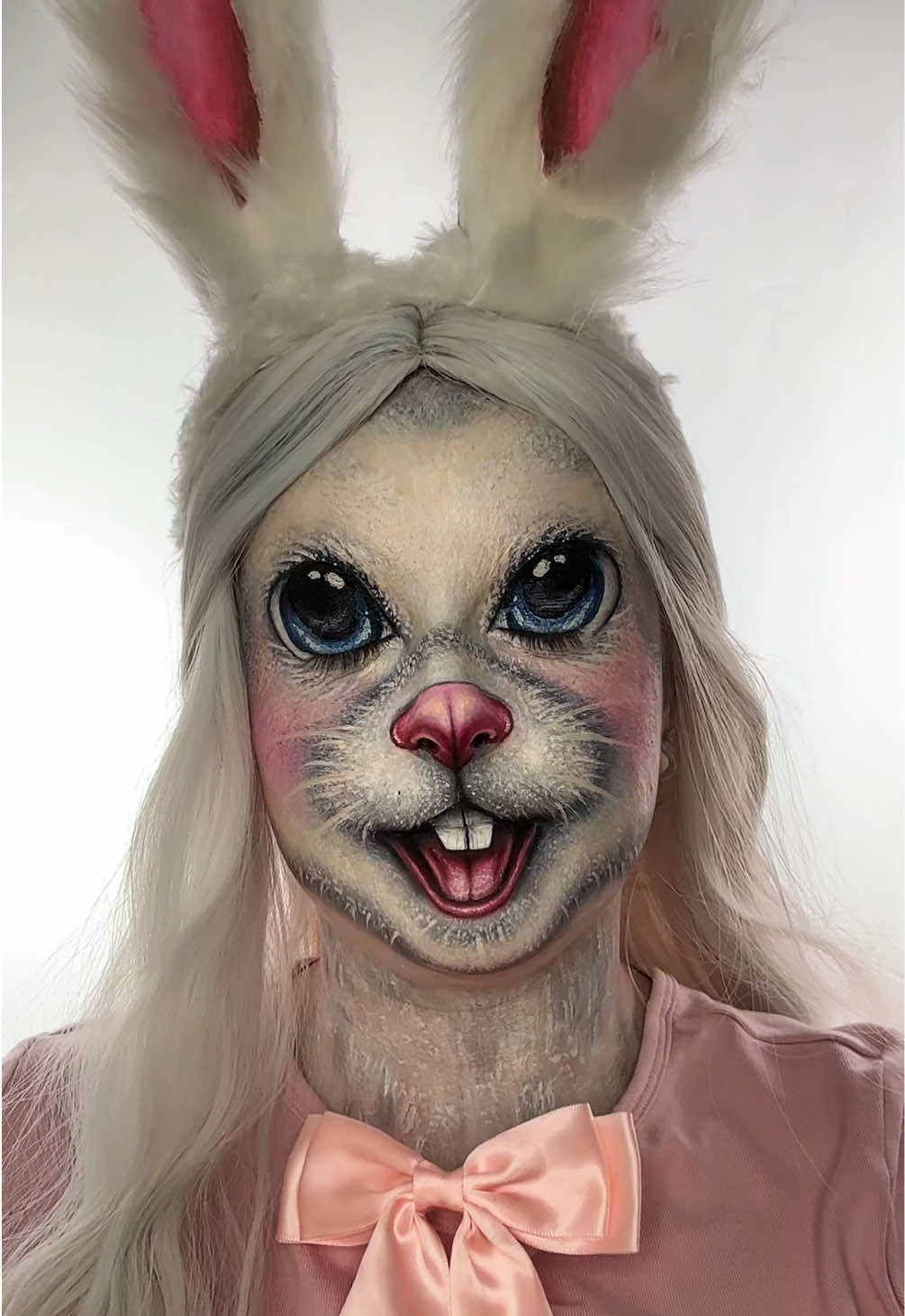 Easter bunny!! I’m so happy with how this one turned out!🐇🐰🐣🌸🎀 #creativemakeup #illusionmakeup #easterbunnymakeup #makeuptransition #eastermakeup 