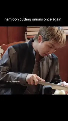 our cute namu cutting onions again😆😍💜 #namjoon #rm #bts 