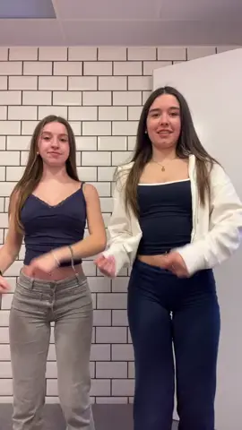 Os dejo un bailecito x aquii#amigas #tiktoks #bailes #trend #apoyo 
